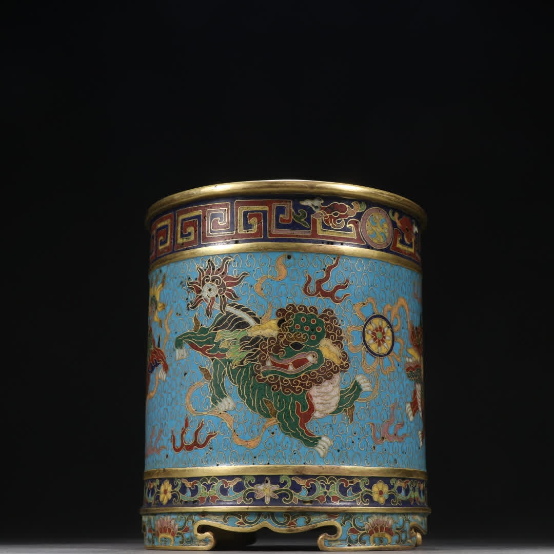 A Qing Dynasty copper gilt cloisonne with a lion play ball pattern pen pot: Qing Dynasty Gilt Bronze cloisonne Styling Lion Play Ball Pattern Brush Pot SIZE: H:15.3cm W:13.4cm W:1560g (The Dimensions Of All Batches Are Manually Measured.If You Need More Detailed Information,