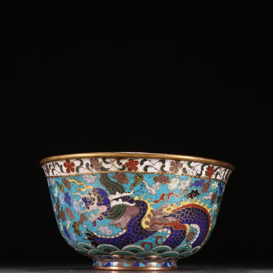 A bowl with a bronze-inlaid cloisonne auspicious beast and double dragon pattern: Bronze-bodied cloisonne auspicious beast double dragon motif bowl SIZE: H:7cm W:14.2cm W:466.7g (The Dimensions Of All Batches Are Manually Measured.If You Need More Detailed Information, Please