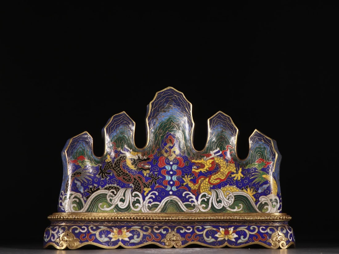 A Qing Dynasty bronze-bodied cloisonne double dragon motif mountain ornament: Qing Dynasty bronze-bodied cloisonne double dragon motif mountain ornament SIZE: H:16.5cm W:24cm W:3023.7g (The Dimensions Of All Batches Are Manually Measured.If You Need More Detailed Information,