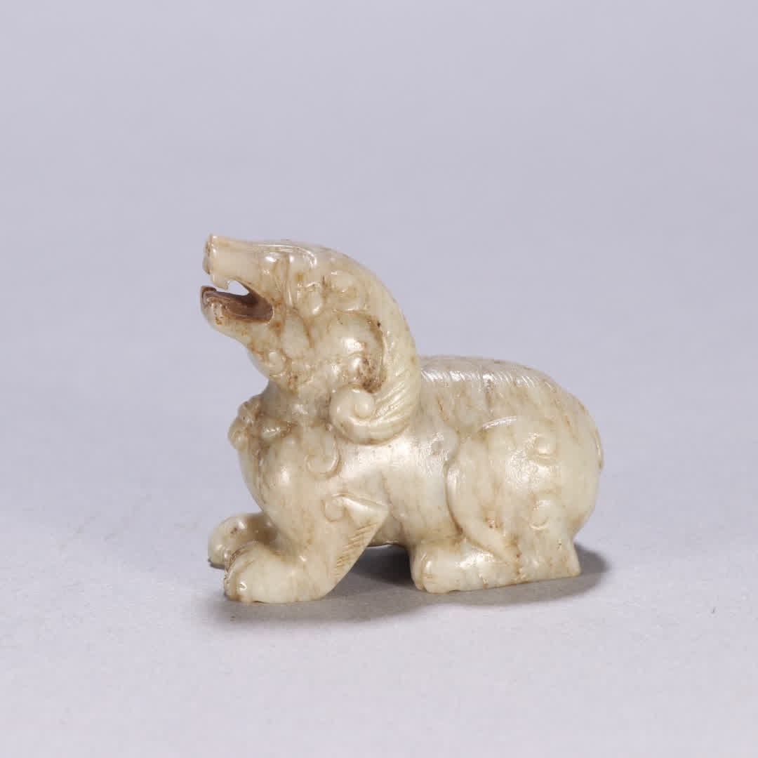 A Hetian jade auspicious beast ornament: Hetian Jade Auspicious Beast Ornament SIZE: H:4.5cm W:4.2cm W:84.3g (The Dimensions Of All Batches Are Manually Measured.If You Need More Detailed Information, Please Contact Our Customer Service