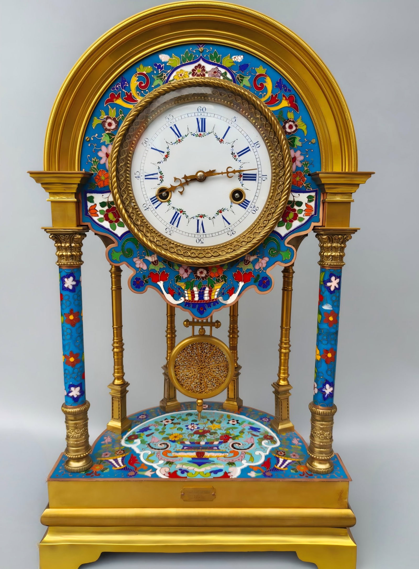 A late Qing dynasty French pure copper cloisonne gilt hand clock: A late Qing dynasty French pure copper cloisonne gilt hand clock SIZE: 31x20x53cm (The Dimensions Of All Batches Are Manually Measured.If You Need More Detailed Information, Please Contact Our Custome