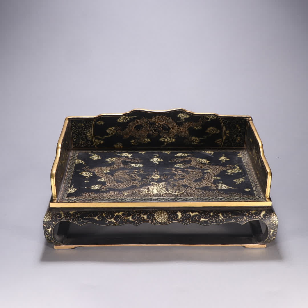 A Qing Dynasty wooden lacquerware bed decorated with gold, two dragons playing with pearls: Qing Dynasty wooden lacquerware with gilded two-dragon playing with a beaded bed SIZE: H:14cm W:32cm W:640g (The Dimensions Of All Batches Are Manually Measured.If You Need More Detailed Information,