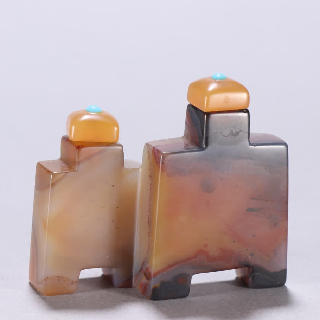 A Qing Dynasty agate double-linked snuff bottle - 2