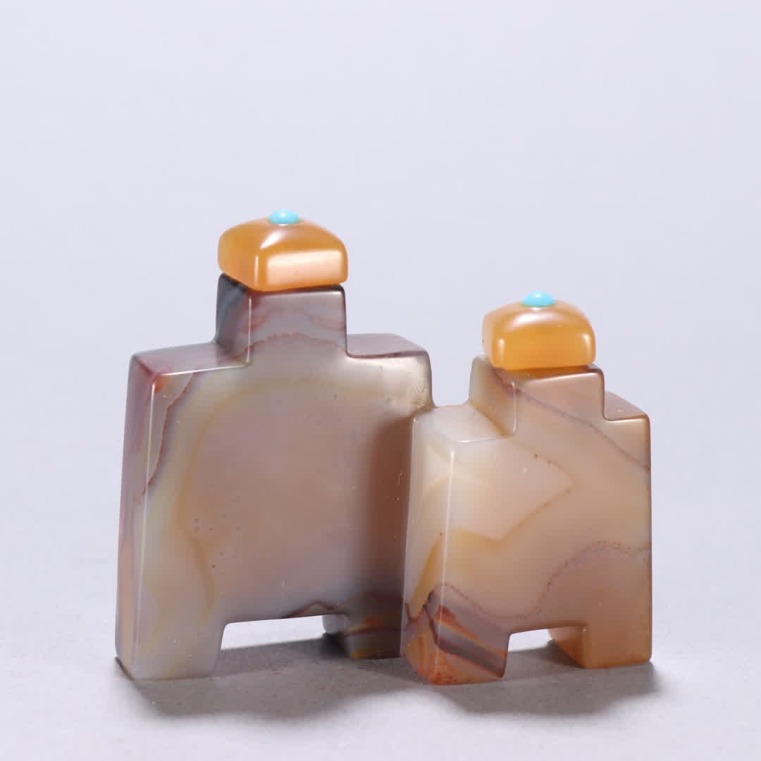 A Qing Dynasty agate double-linked snuff bottle - 4
