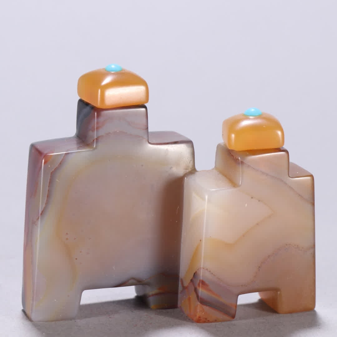 A Qing Dynasty agate double-linked snuff bottle - 5