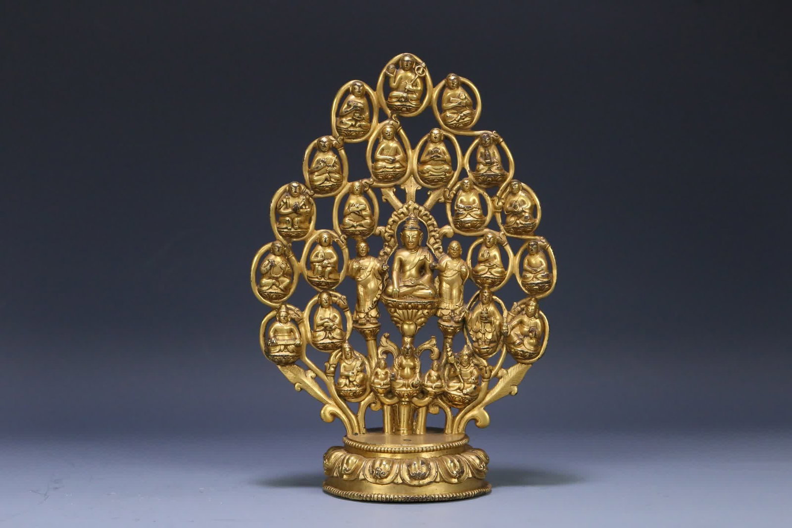 An 18th-century gilt copper party tree: 18th century: Gilt copper gathering tree SIZE: 14.5x17x9.3cm W:1344.4g (The Dimensions Of All Batches Are Manually Measured.If You Need More Detailed Information, Please Contact Our Customer Service