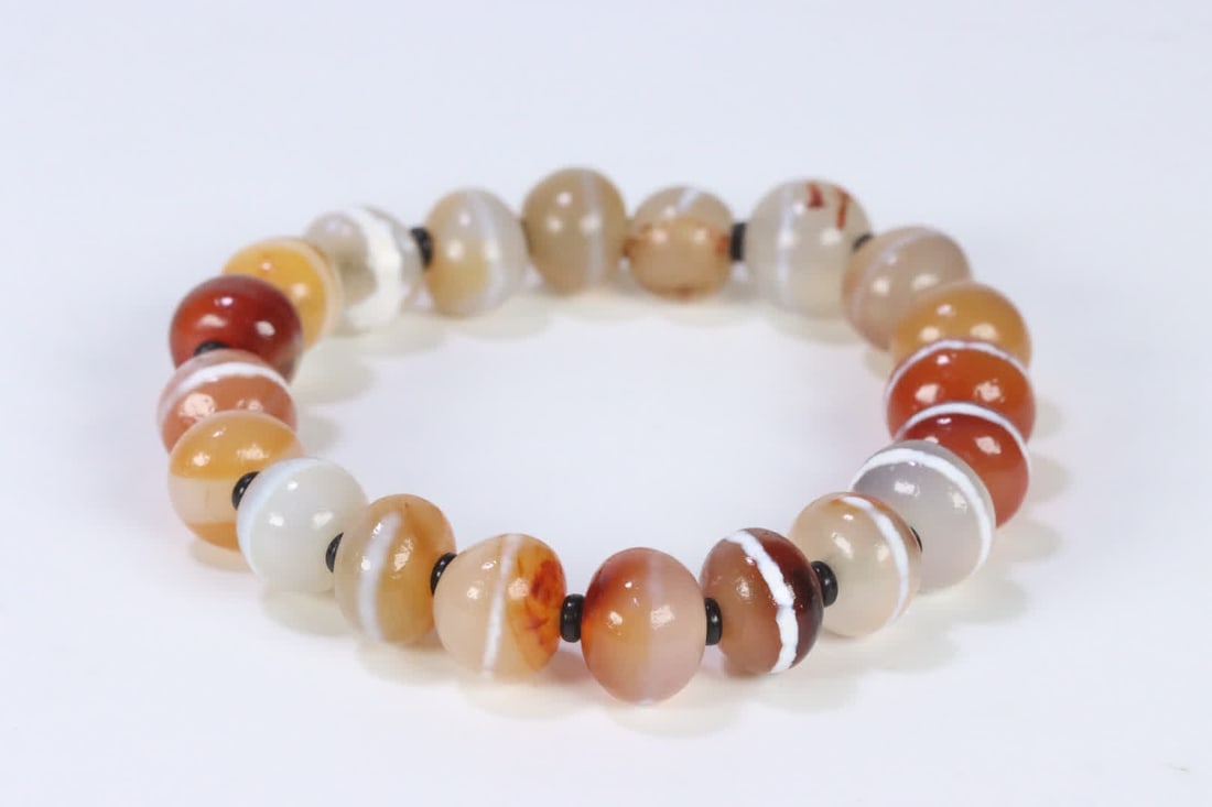 A Tibetan agate thread bead bracelet - 4