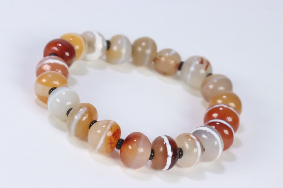 A Tibetan agate thread bead bracelet - 5