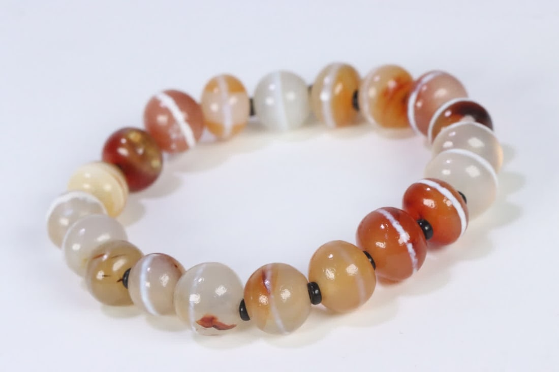 A Tibetan agate thread bead bracelet - 6