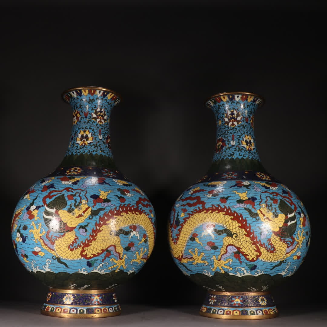 A pair of Ming Dynasty Xuande style copper gilt cloisonne double dragon vase patterns: A pair of Ming dynasty Xuande style copper gilt cloisonne double dragon vase patterns SIZE: H:43cm W:27cm Single W:4.1kg (The Dimensions Of All Batches Are Manually Measured.If You Need More Detailed