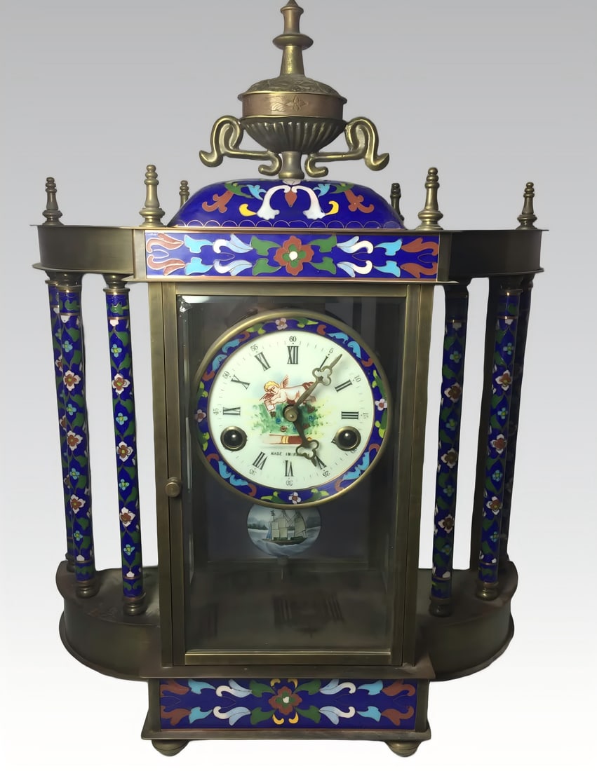 A late Qing dynasty bronze-bodied cloisonne enamel hand clock: Late Qing dynasty copper-bodied cloisonne enamel hand clock SIZE: 380x170x470mm6.85kg (The Dimensions Of All Batches Are Manually Measured.If You Need More Detailed Information, Please Contact Our