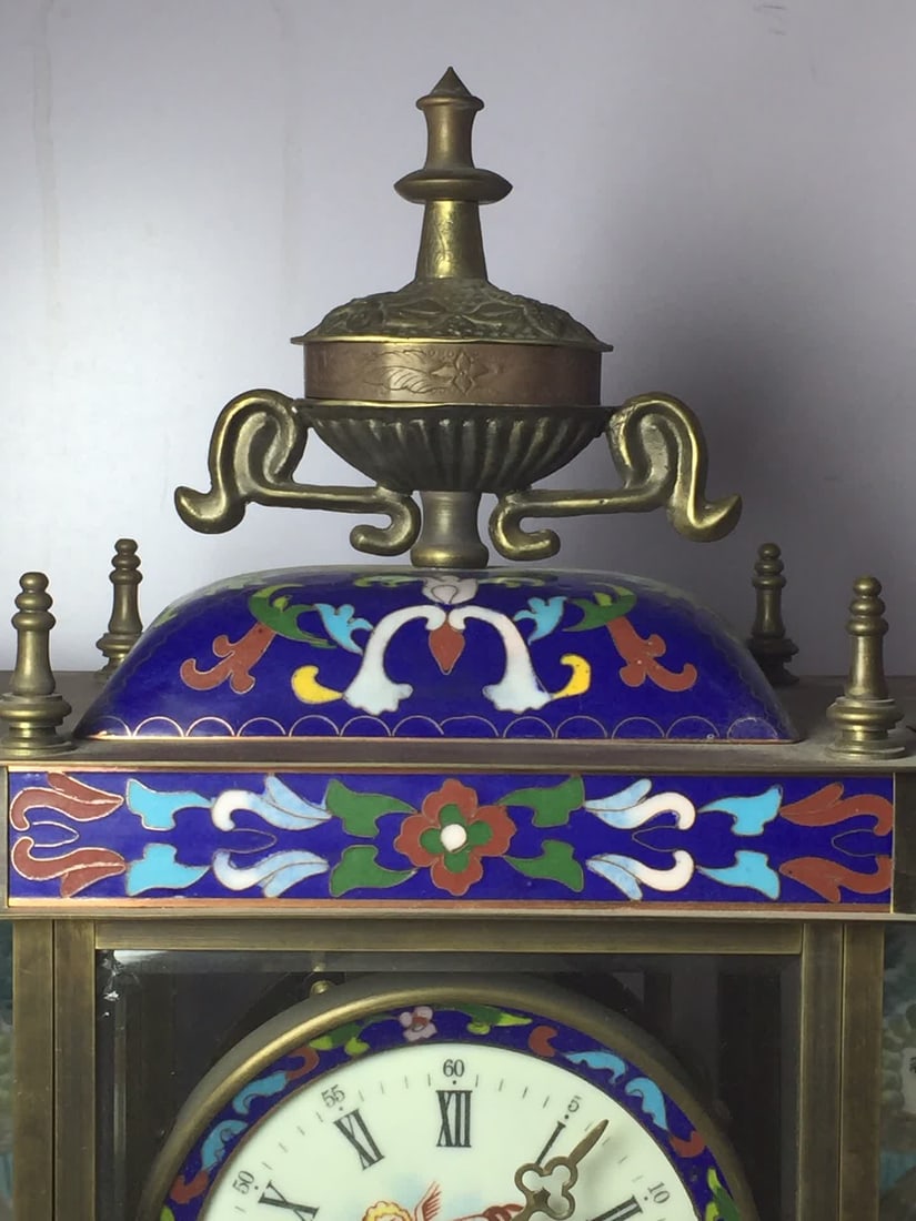 A late Qing dynasty bronze-bodied cloisonne enamel hand clock - 2