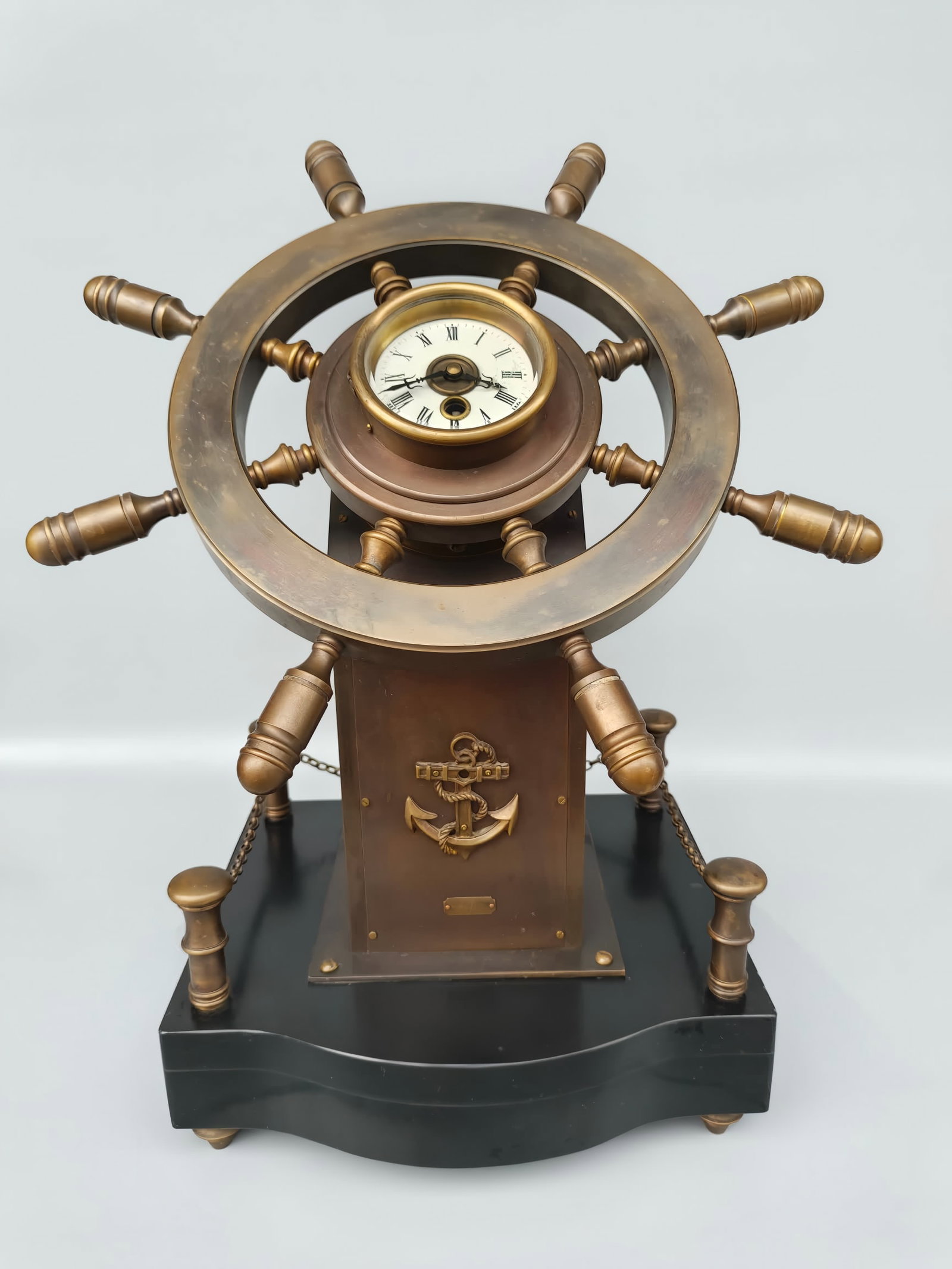 A late Qing brass pilot ship rudder clock: Late Qing brass pilot ship rudder clock SIZE: 50x40x26cm (The Dimensions Of All Batches Are Manually Measured.If You Need More Detailed Information, Please Contact Our Customer Service Before