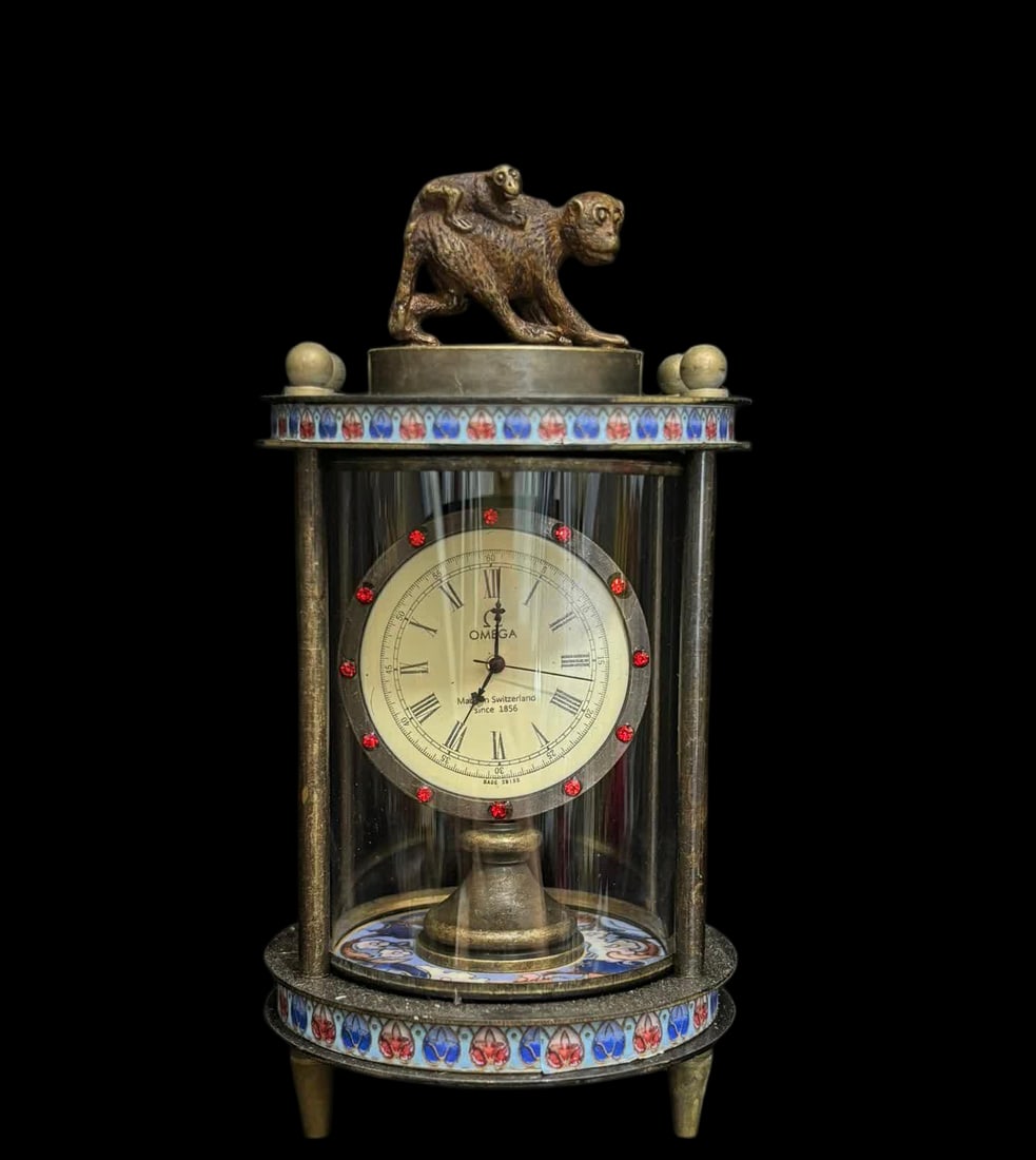 A late Qing dynasty copper-bodied enamel cloisonne hand clock: Late Qing dynasty copper-bodied enamel cloisonne hand clock SIZE: D: approx. 6cm L: approx. 13cm (The Dimensions Of All Batches Are Manually Measured.If You Need More Detailed Information, Please