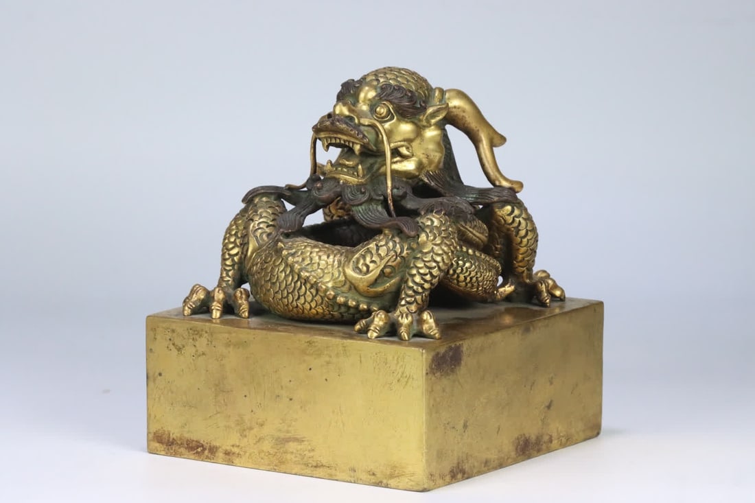 A bronze gilt dragon seal - 3