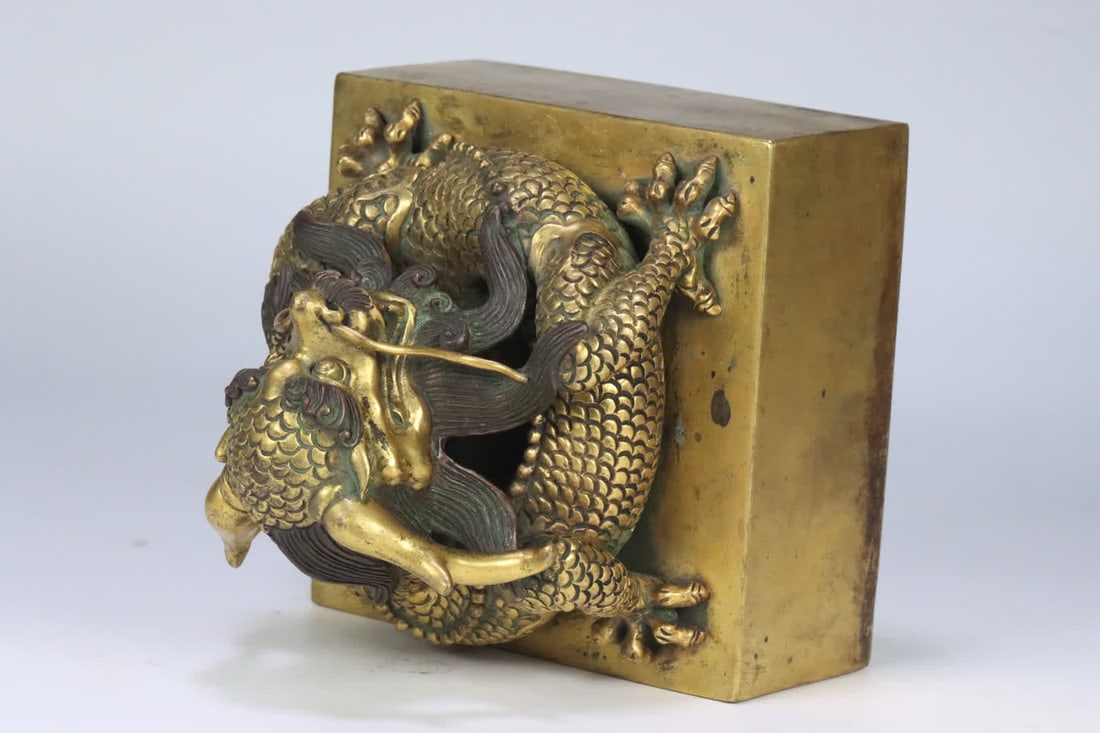A bronze gilt dragon seal - 6