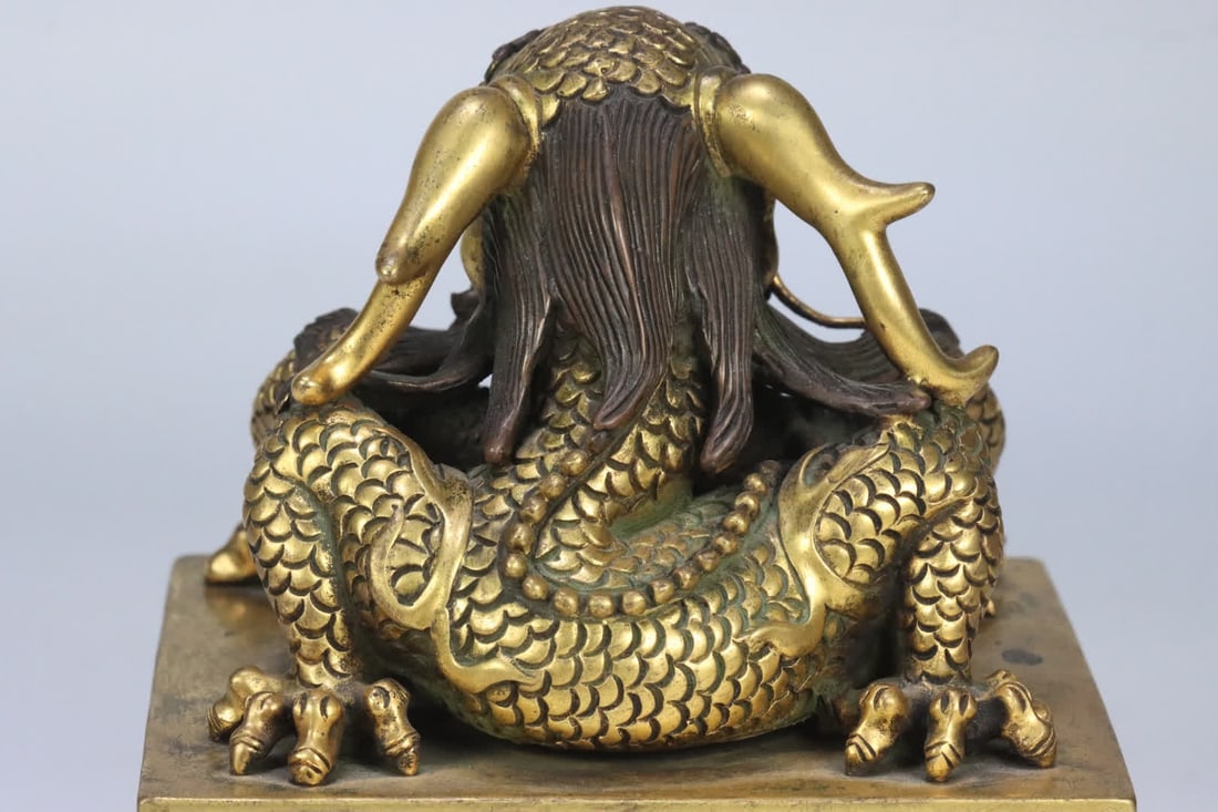 A bronze gilt dragon seal - 7