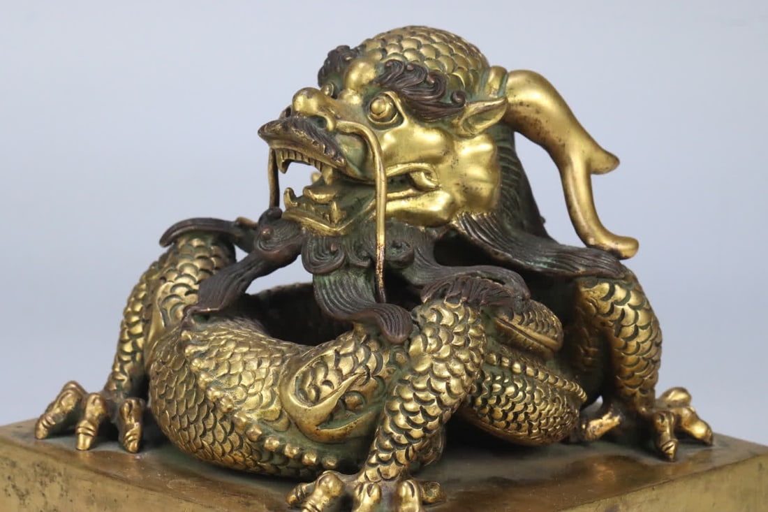 A bronze gilt dragon seal - 8