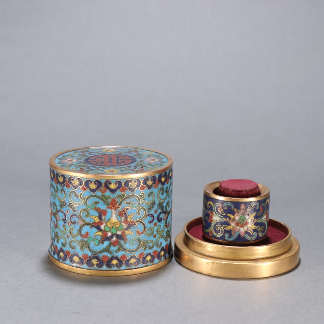 A set of Qing Dynasty copper gilt cloisonne entwined pattern finger ring and belt box: Qing Dynasty Gilt cloisonne Pattern Finger Ring Box with Branch Pattern SIZE: Inner diameter 2.2cm, W: 2.4cm, Total W: 365.8g (The Dimensions Of All Batches Are Manually Measured.If You Need More Deta