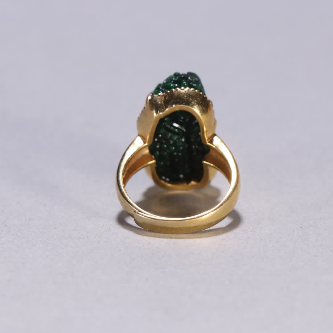 A Qing Dynasty silver-gilt jadeite Pixiu ring - 4