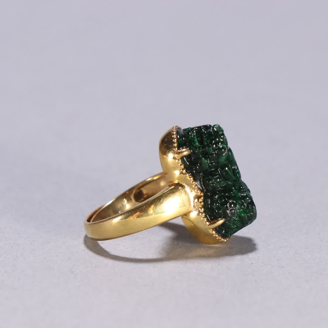 A Qing Dynasty silver-gilt jadeite Pixiu ring - 5
