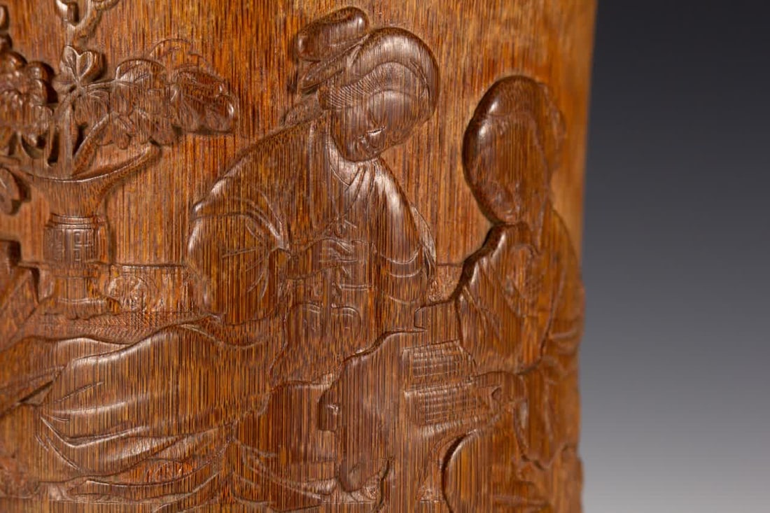 A Qing Dynasty bamboo brush holder - 2