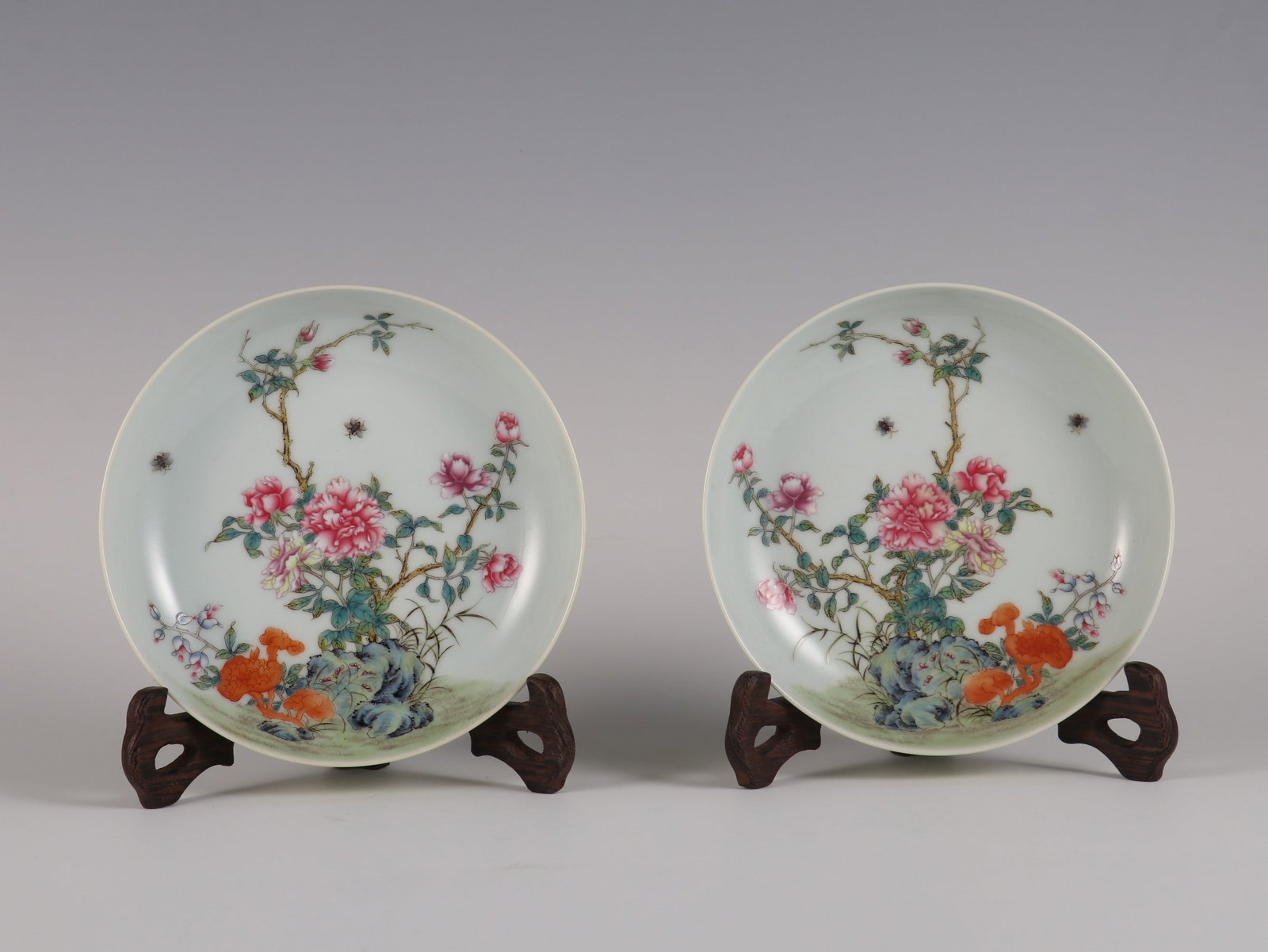 A Pair of Exquisite Enamel Yellow Glazed Flower Pattern Plate: A Pair of Exquisite Enamel Yellow Glazed Flower Pattern Plate Qing Dynasty, China Yongzheng Six-character Mark Size:3.5cmx15cm (The Dimensions Of All Batches Are Manually Measured.If You Need More Det