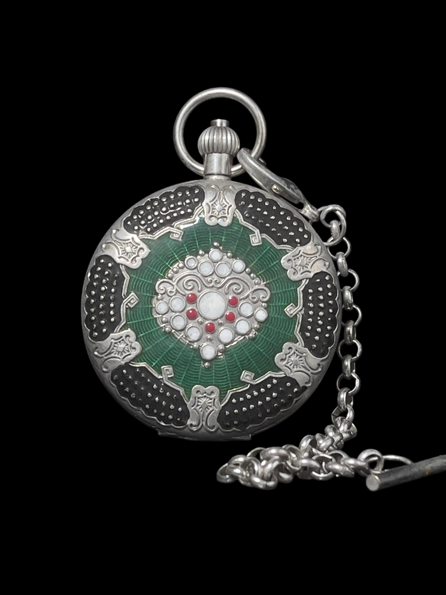 An Exquisite Silver Inlaid Gems Pocket watch: An Exquisite Silver Inlaid Gems Pocket watch Qing Dynasty, China Size:5.5cm (The Dimensions Of All Batches Are Manually Measured.If You Need More Detailed Information, Please Contact Our Customer
