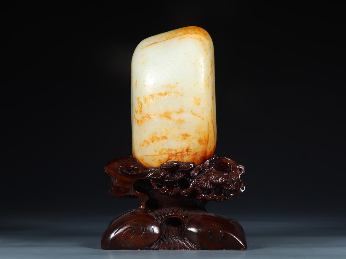 An Exquisite White Jade Ornament: An Exquisite White Jade Ornament Qing Dynasty, China Size:16cmx9.7cmx7cm Weight:2143g (The Dimensions Of All Batches Are Manually Measured.If You Need More Detailed Information, Please Contact Our Cus