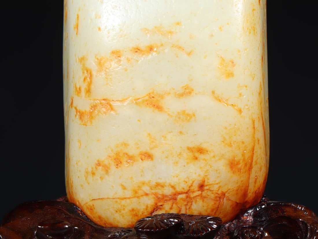 An Exquisite White Jade Ornament - 3