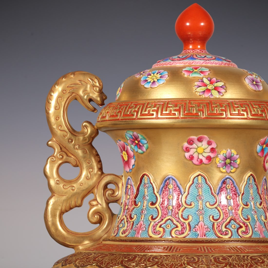 An Exquisite Enamel Flower and Bird Pattern Double-Ears Jar - 2