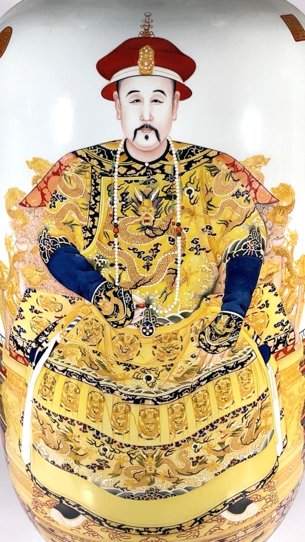 An Exquisite Enamel Figure Pattern Vase - 6