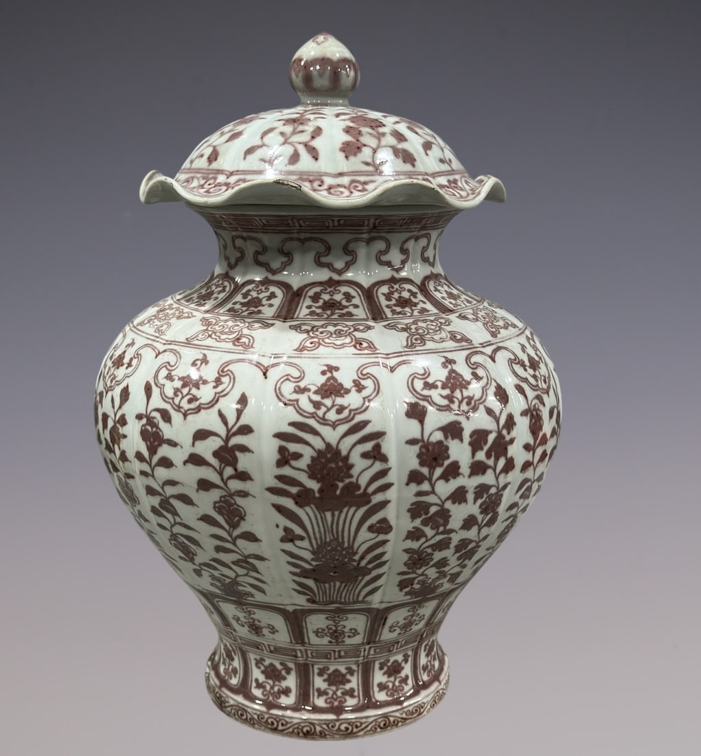 An Exquisite Blue and White Underglaze-Red Flower Pattern Jar: An Exquisite Blue and White Underglaze-Red Flower Pattern Jar Ming Dynasty, China Size:54cm (The Dimensions Of All Batches Are Manually Measured.If You Need More Detailed Information, Please Contact