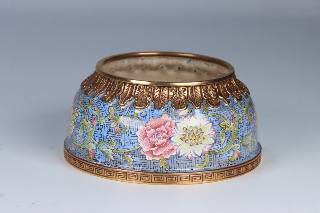An Exquisite Gilt Bronze Painted Enamel Lotus Pattern Brush Washer: An Exquisite Gilt Bronze Painted Enamel Lotus Pattern Brush Washer Qing Dynasty, China Qianlong Six-character Mark Size:5.2cmx11.1cm Weight:278g (The Dimensions Of All Batches Are Manually