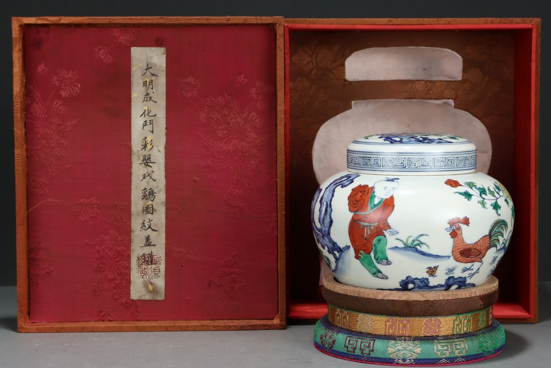 An Exquisite Doucai Character and Story Pattern Jar: An Exquisite Doucai Character and Story Pattern Jar Ming Dynasty, China Chenghua Six-character Mark Size:12.3cmx16.7cm (The Dimensions Of All Batches Are Manually Measured.If You Need More Detailed In