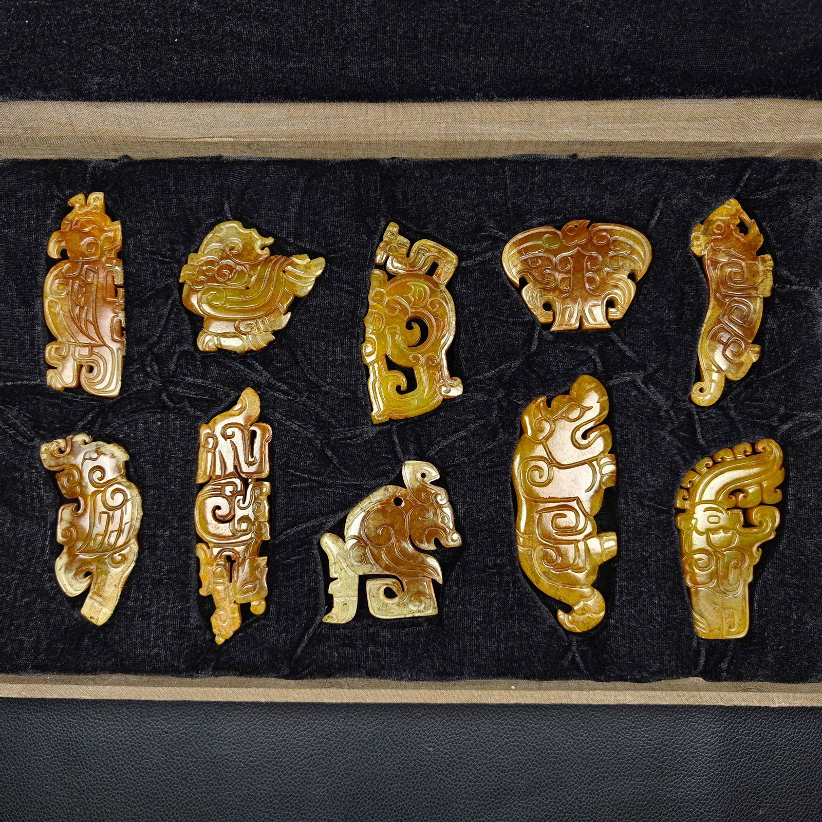 A Set of Fine White Jade With Inscription Auspicious Beast Ornament: A Set of Fine White Jade With Inscription Auspicious Beast Ornament Han Dynasty, China Size:7cmx4cm Size:12cmx7.5cm Weight:576g (The Dimensions Of All Batches Are Manually Measured.If You Need More