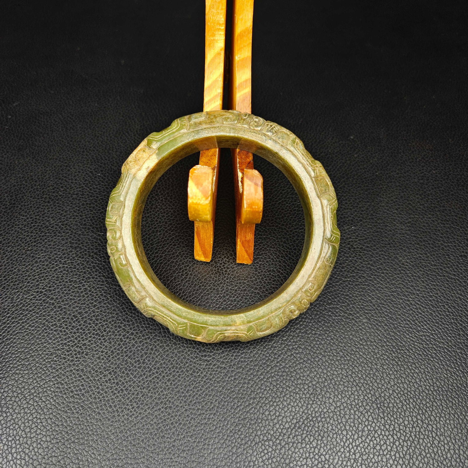 An Exquisite White Jade Bracelets - 2