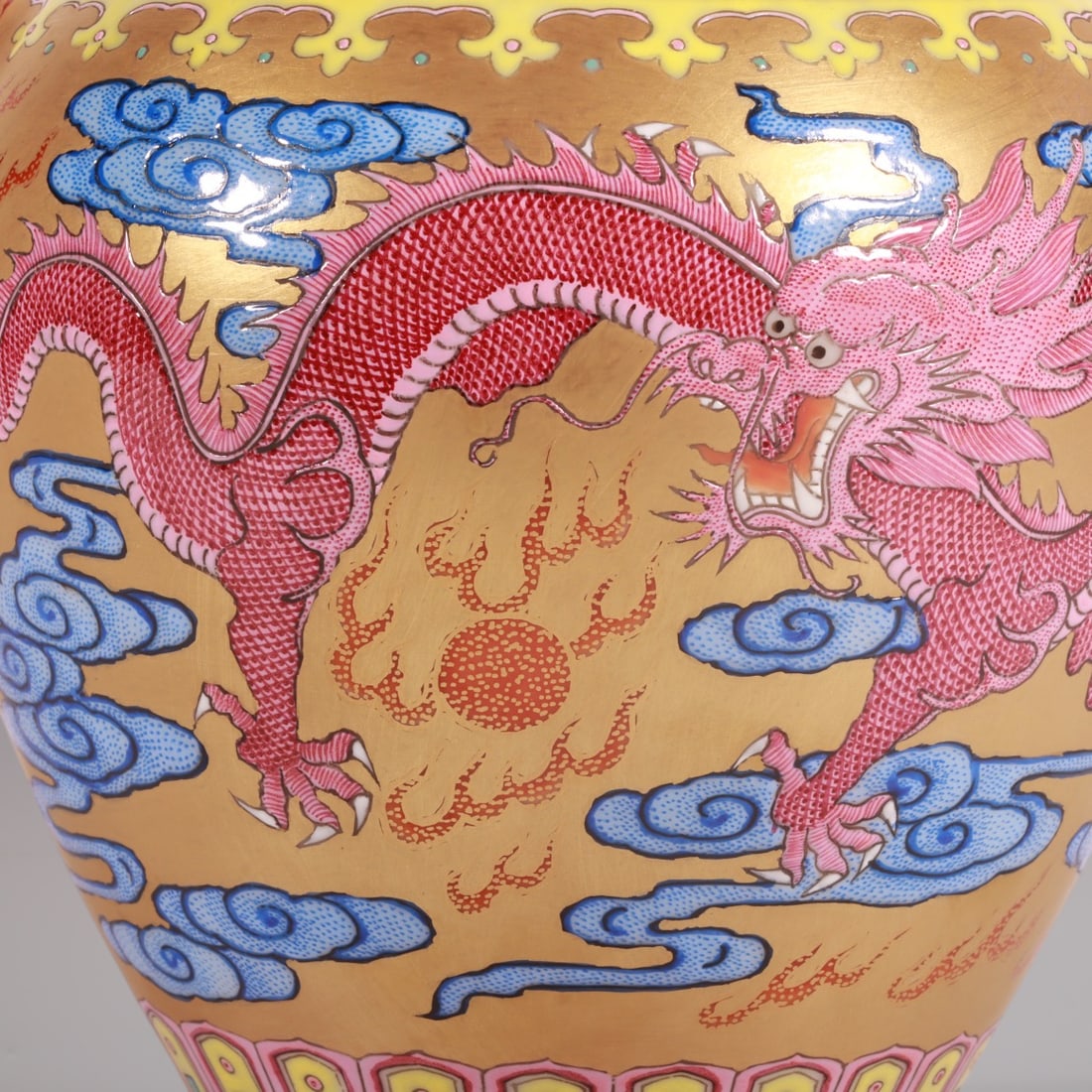 An Exquisite Enamel Lotus Pattern Dragon Pattern Double-Ears Vase - 3