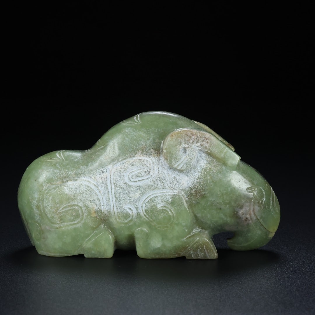 An Exquisite White Jade Buffalo Ornament: An Exquisite White Jade Buffalo Ornament Han Dynasty, China Size:6.5cmx12.2cmx3.3cm Weight:415.5g (The Dimensions Of All Batches Are Manually Measured.If You Need More Detailed Information, Please