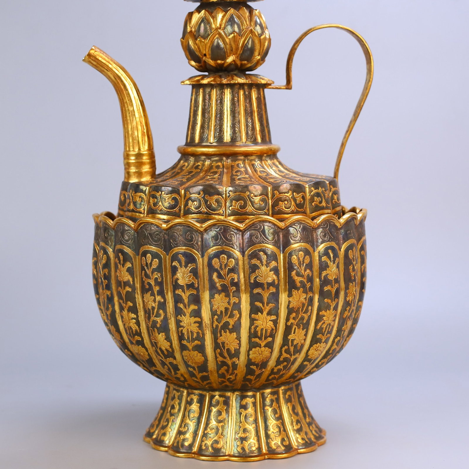 An Exquisite Gilt Bronze Flower Pattern Ewer - 5