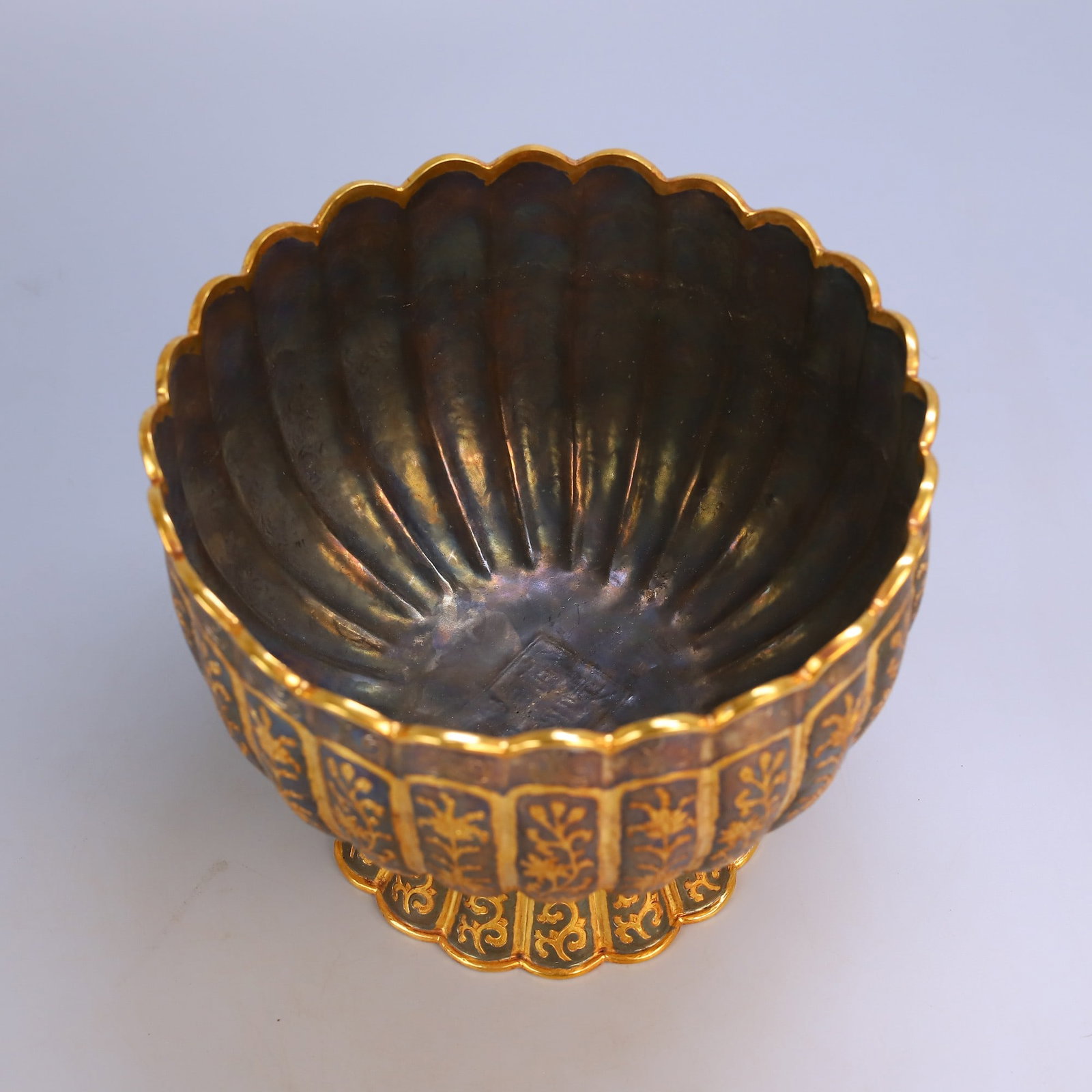 An Exquisite Gilt Bronze Flower Pattern Ewer - 8