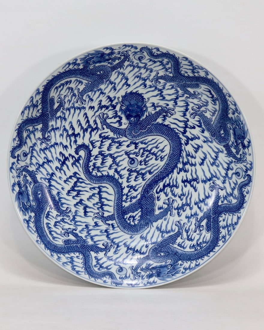 An Exquisite Blue and White Dragon Pattern Plate: An Exquisite Blue and White Dragon Pattern Plate Ming Dynasty, China Chenghua Six-character Mark Size:8cmx41.5cm (The Dimensions Of All Batches Are Manually Measured.If You Need More Detailed