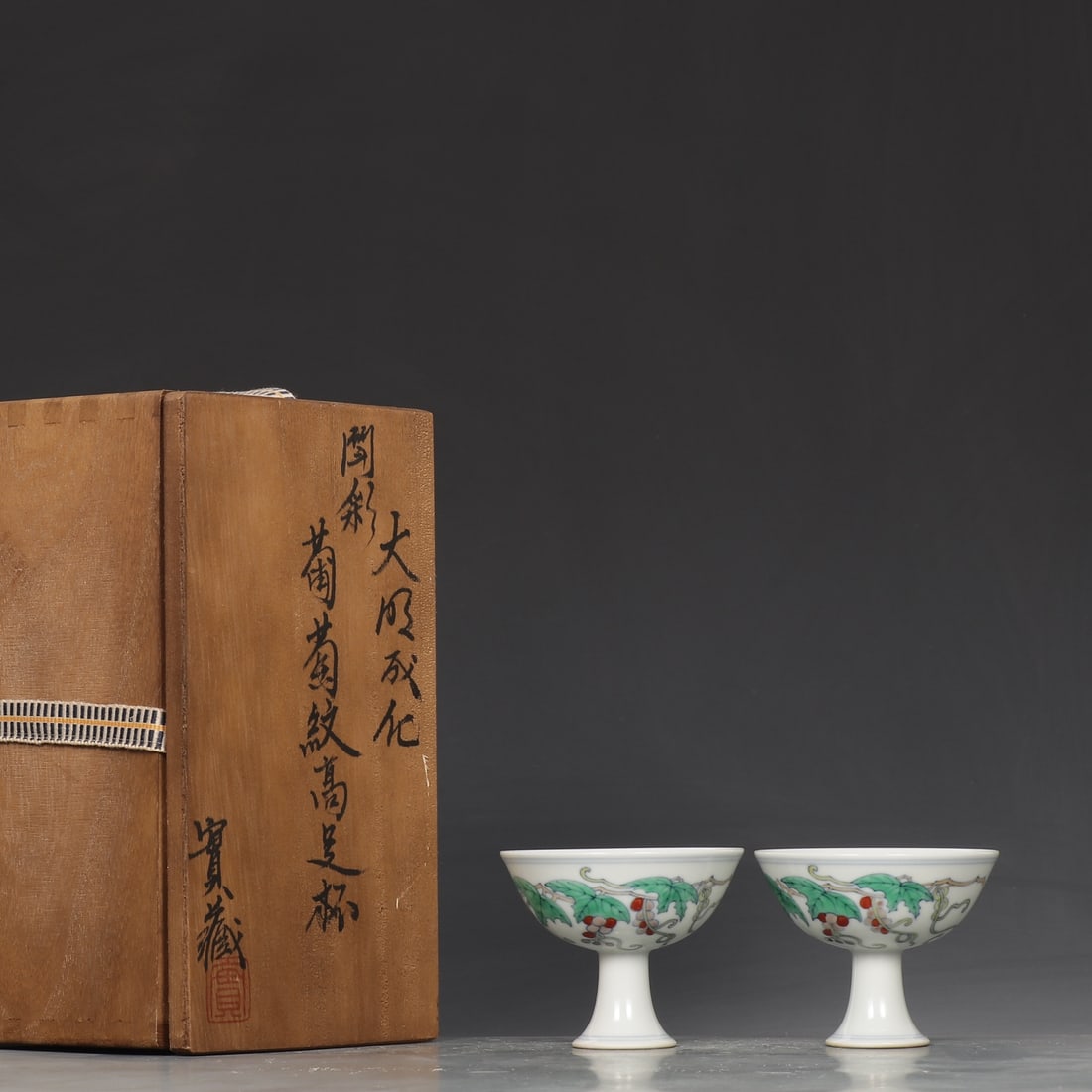 A Pair of Exquisite Doucai Grapes Pattern Cup: A Pair of Exquisite Doucai Grapes Pattern Cup Ming Dynasty, China Chenghua Six-character Mark Size:6.3cmx8cm (The Dimensions Of All Batches Are Manually Measured.If You Need More Detailed Information,