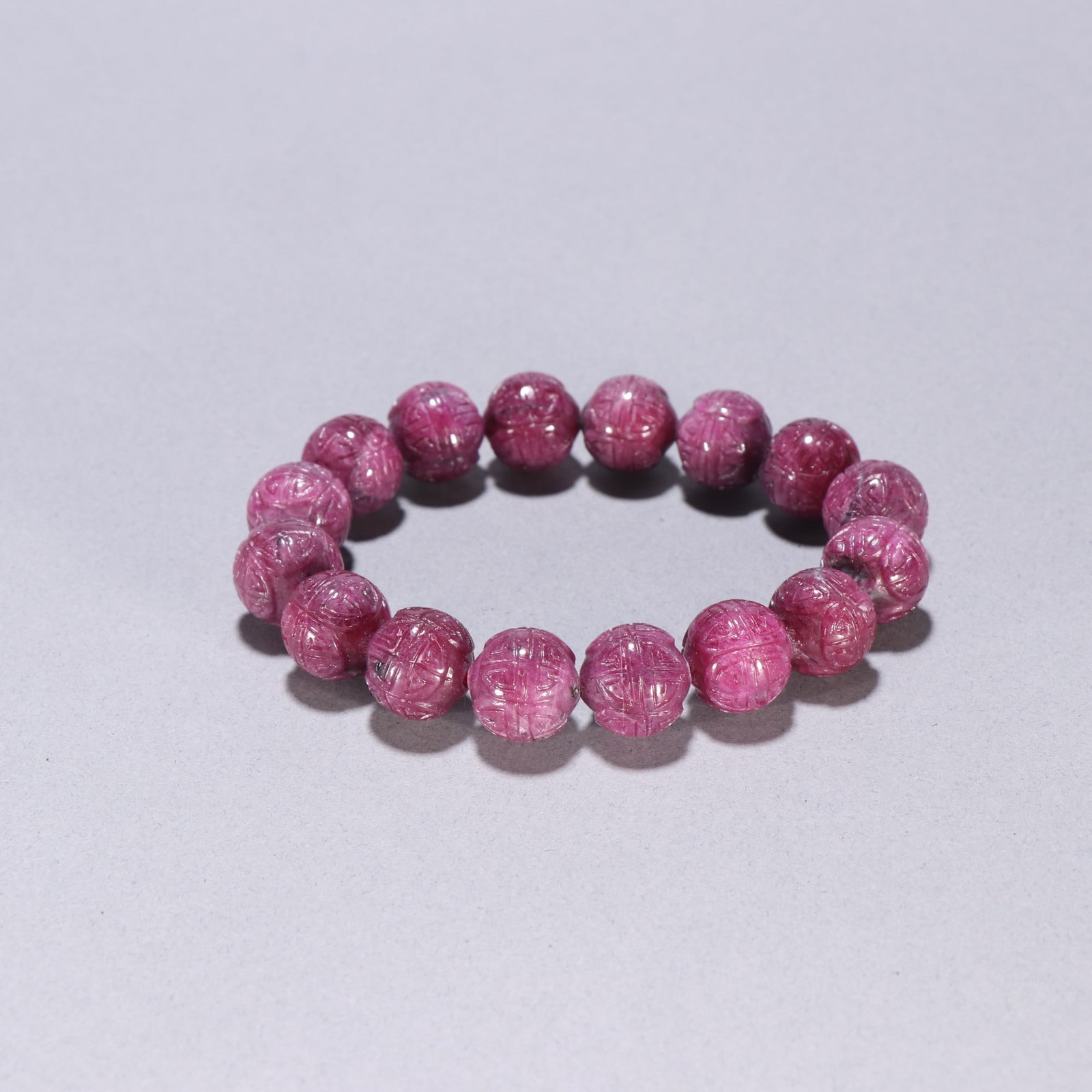 An Exquisite Red Gems Bracelets: An Exquisite Red Gems Bracelets Qing Dynasty, China Size:1.3cm Weight:68.1g (The Dimensions Of All Batches Are Manually Measured.If You Need More Detailed Information, Please Contact Our Customer