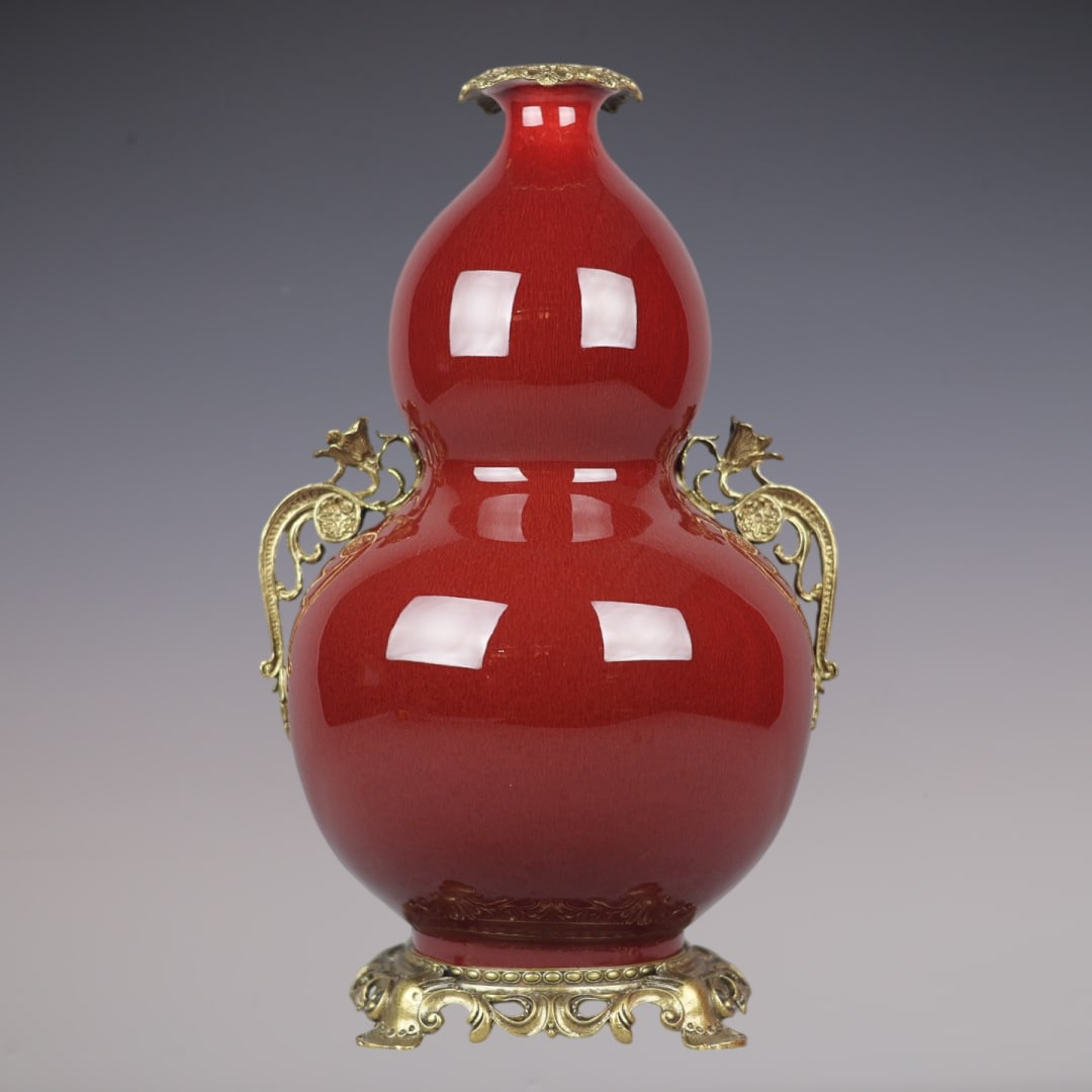 An Exquisite Iron-Red Inlaid Bronze Gourd-Shaped Double-Ears Vase: An Exquisite Iron-Red Inlaid Bronze Gourd-Shaped Double-Ears Vase Qing Dynasty, China Qianlong Six-character Mark Size:48cmx27cm (The Dimensions Of All Batches Are Manually Measured.If You Need More