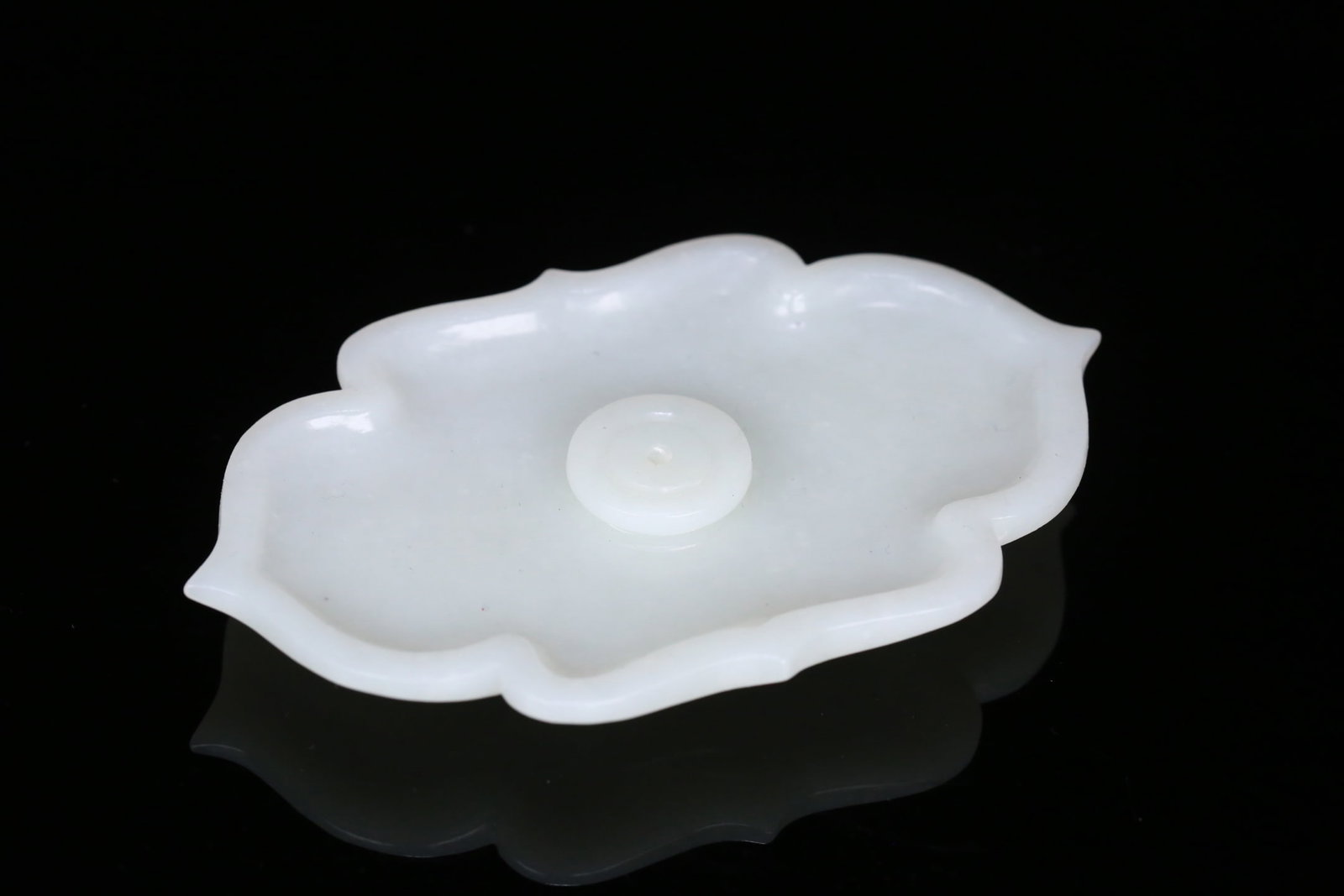An Exquisite White Jade Candlestick: An Exquisite White Jade Candlestick Qing Dynasty, China Size:10.7cmx6.6cmx1.4cm Weight:86g (The Dimensions Of All Batches Are Manually Measured.If You Need More Detailed Information, Please Contact