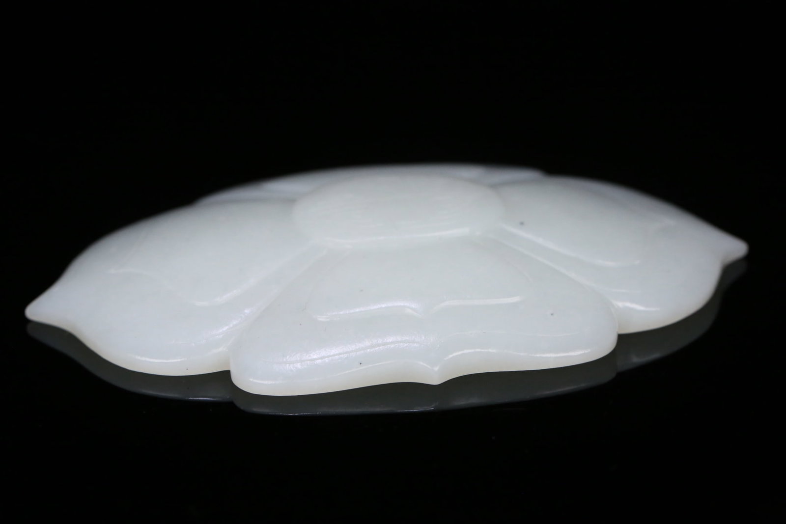 An Exquisite White Jade Candlestick - 4