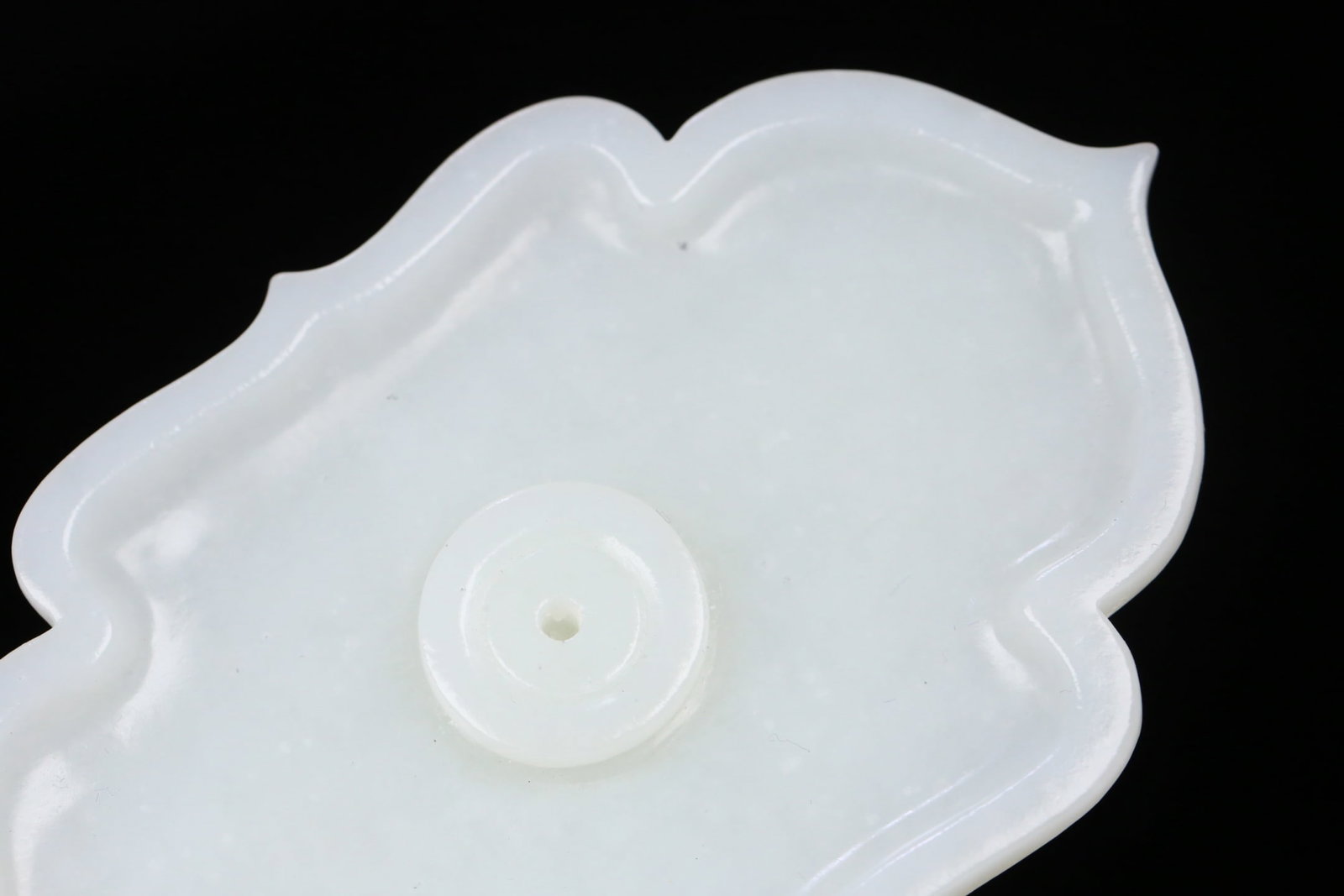 An Exquisite White Jade Candlestick - 7