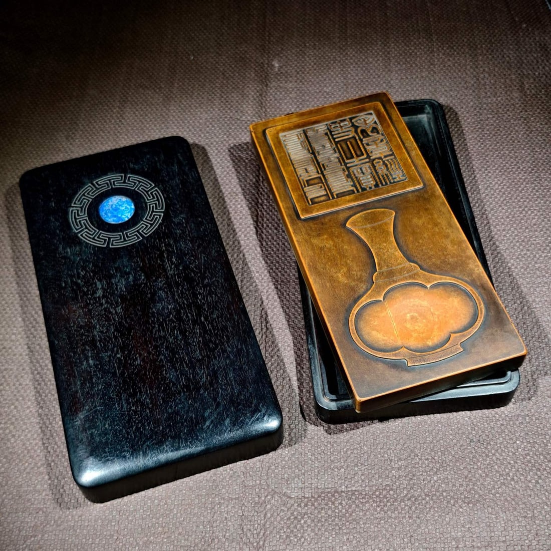 An Exquisite with poem Inkstone: An Exquisite with poem Inkstone Qing Dynasty, China Size:26cmx12.7cmx5cm (The Dimensions Of All Batches Are Manually Measured.If You Need More Detailed Information, Please Contact Our Customer
