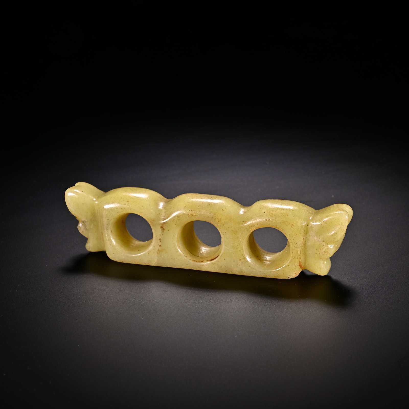 An Exquisite White Jade 'Boar& Dragon' Pendant: An Exquisite White Jade 'Boar& Dragon' Pendant Han Dynasty, China Size:2.3cmx9.2cm Weight:43g (The Dimensions Of All Batches Are Manually Measured.If You Need More Detailed Information, Please